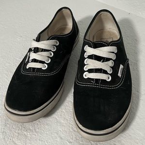 Vans Authentic Lo Pro Black/White Shoe (Women’s 7.5 / Men’s 6.0)